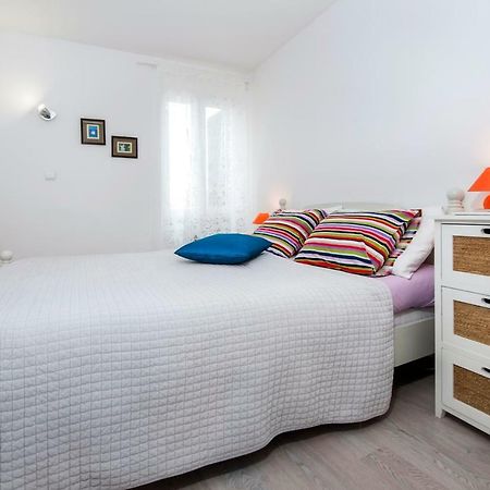 Apartman Delfin Ровин Екстериор снимка