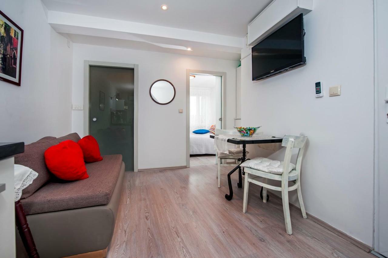 Apartman Delfin Ровин Екстериор снимка