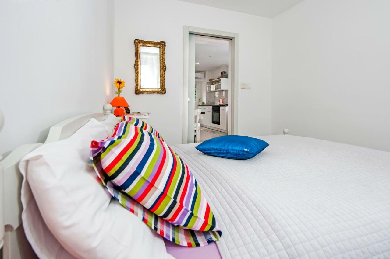 Apartman Delfin Ровин Екстериор снимка