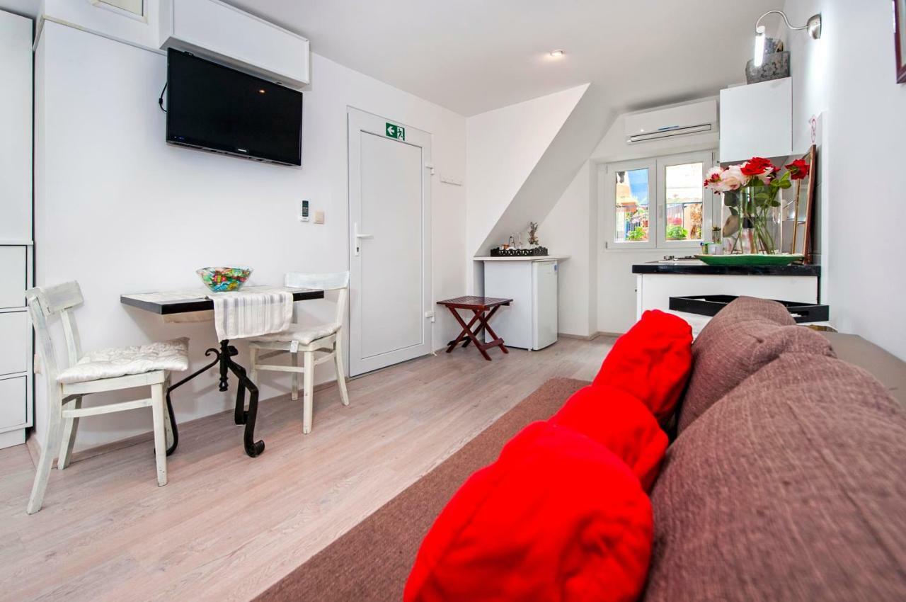 Apartman Delfin Ровин Екстериор снимка
