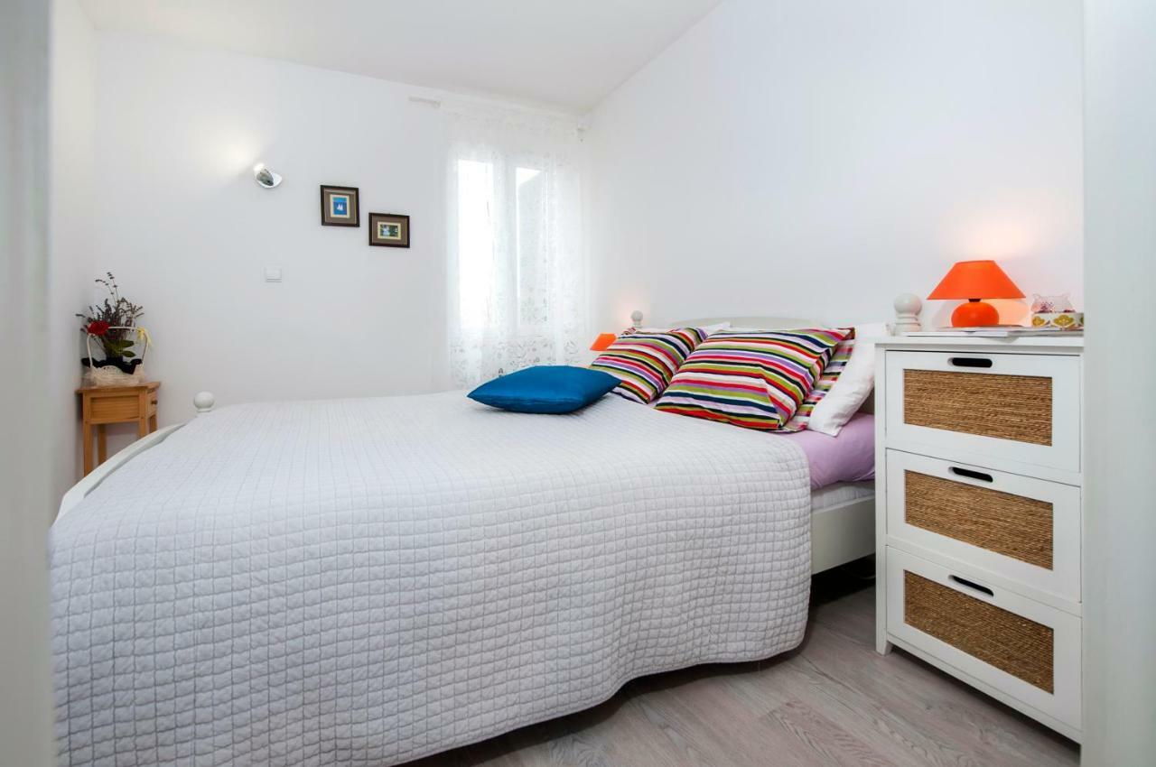 Apartman Delfin Ровин Екстериор снимка