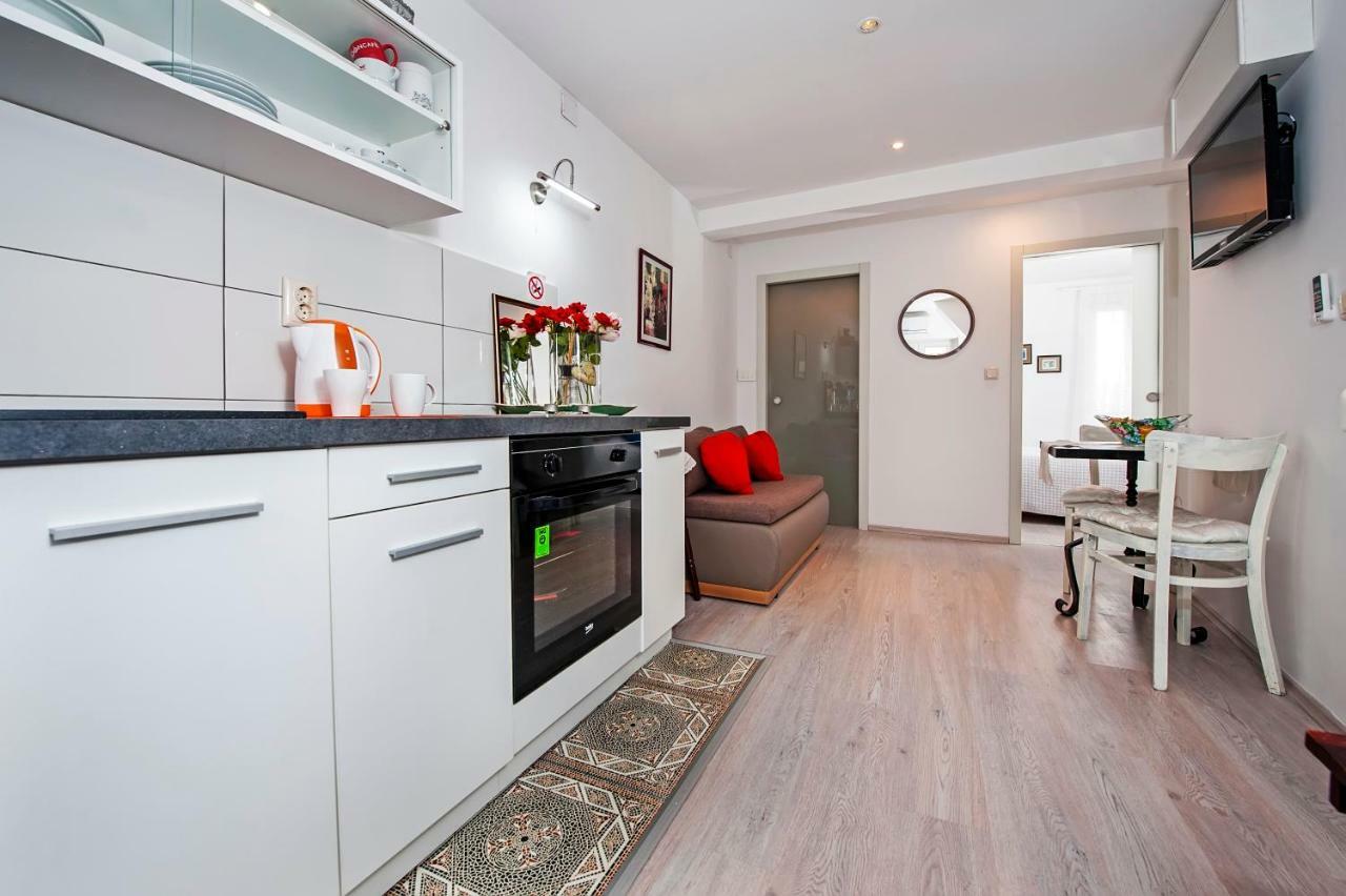 Apartman Delfin Ровин Екстериор снимка