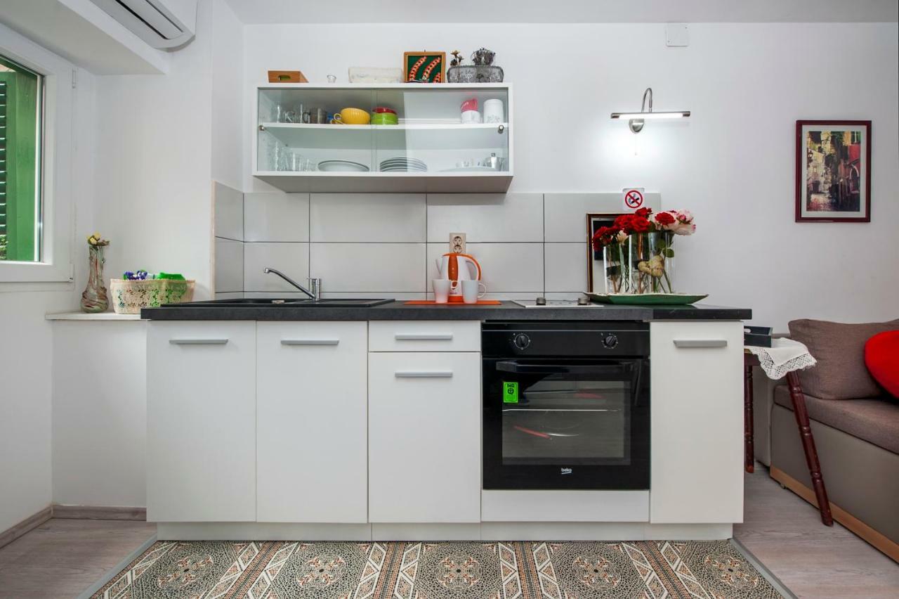Apartman Delfin Ровин Екстериор снимка