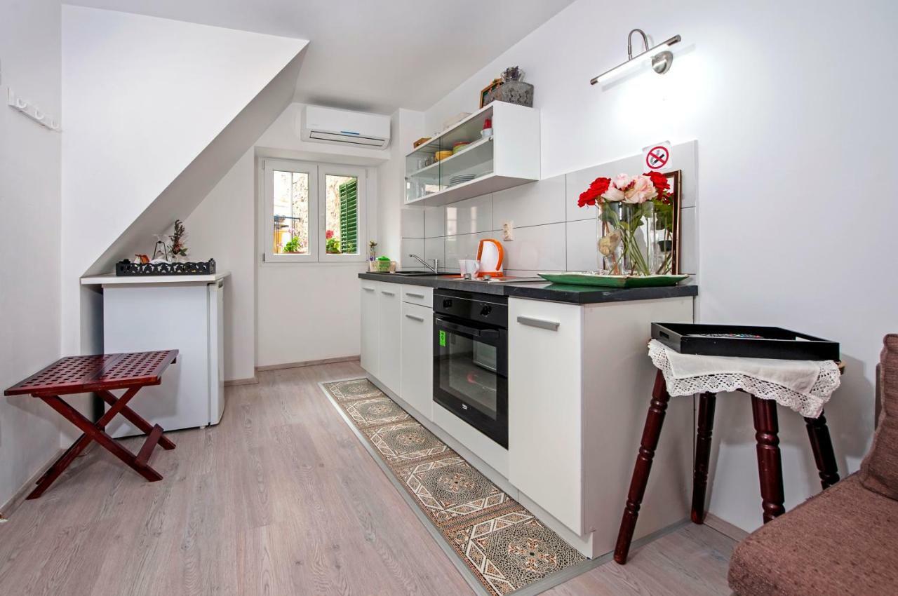 Apartman Delfin Ровин Екстериор снимка