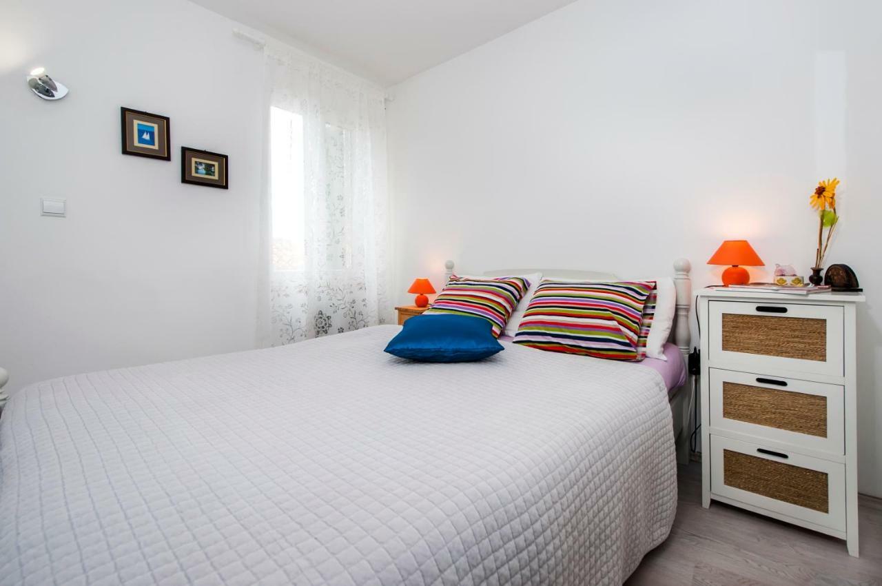 Apartman Delfin Ровин Екстериор снимка