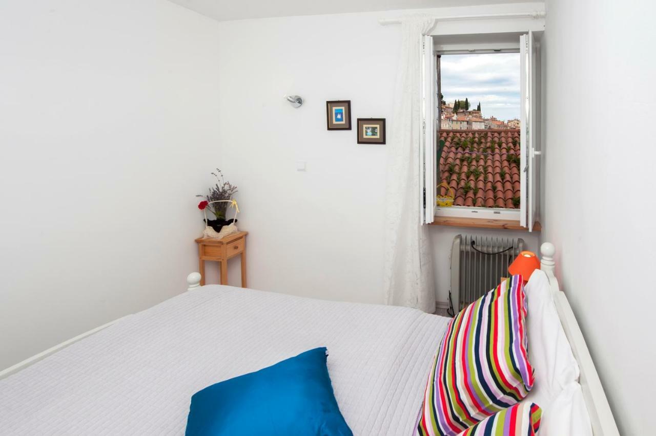Apartman Delfin Ровин Екстериор снимка