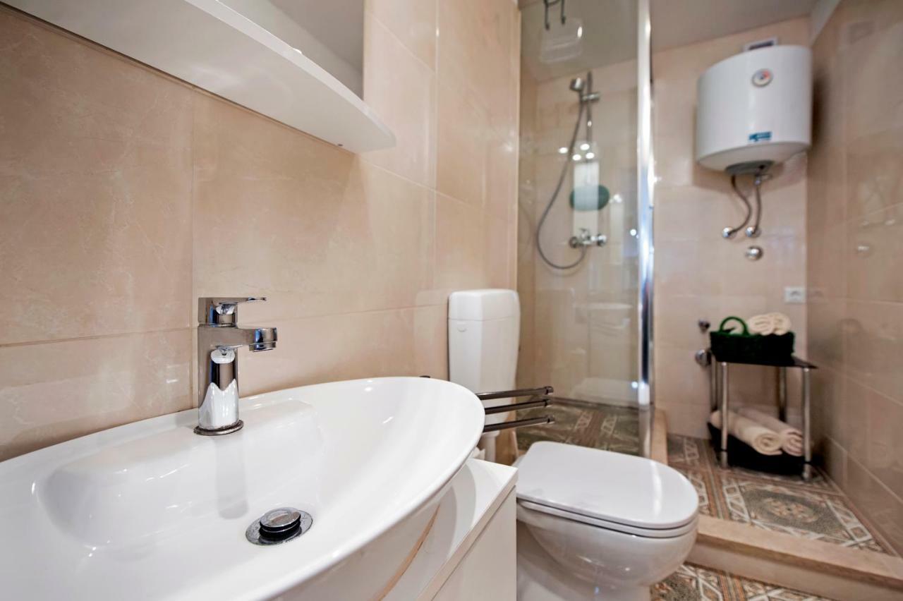 Apartman Delfin Ровин Екстериор снимка